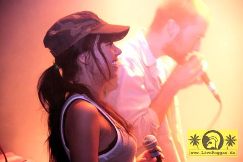 Sista Kimaya (F) with Unity Sounds - Kassablanca, Jena - 19. Juni 2009 (11).jpg
